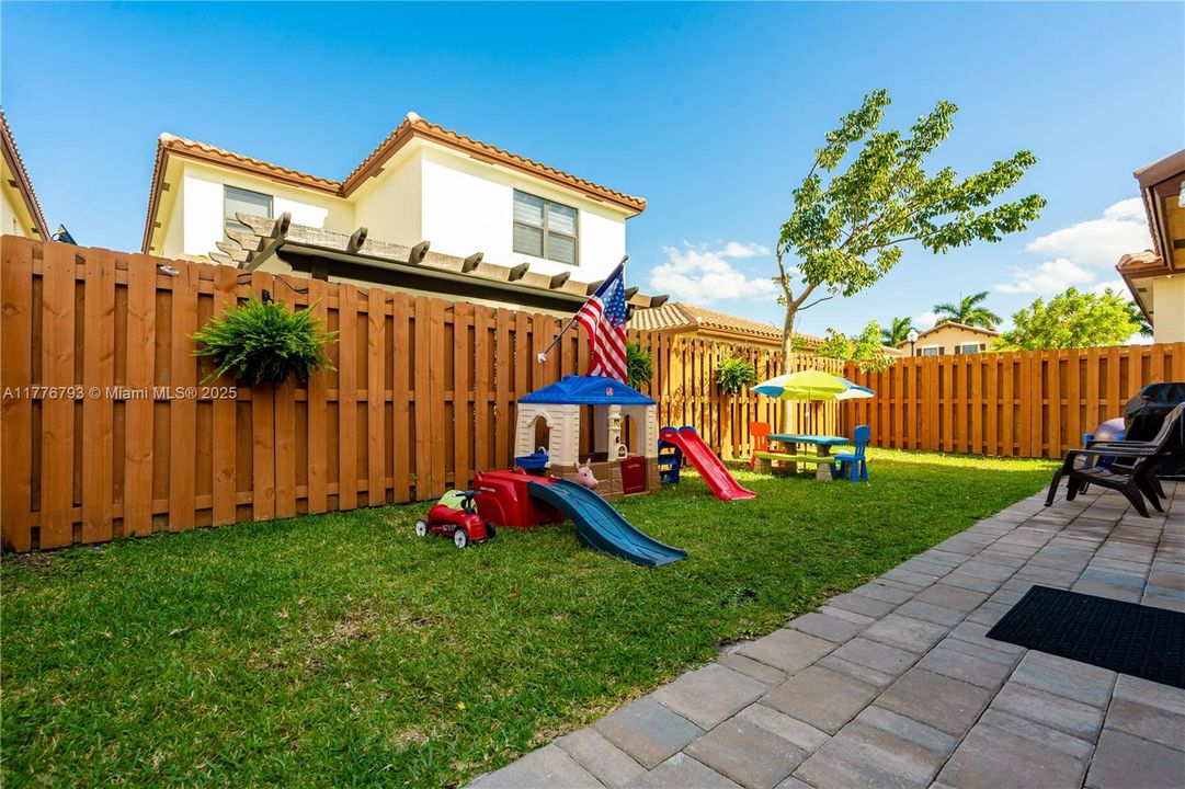 Recently Rented: $3,900 (5 beds, 3 baths, 2894 Square Feet)