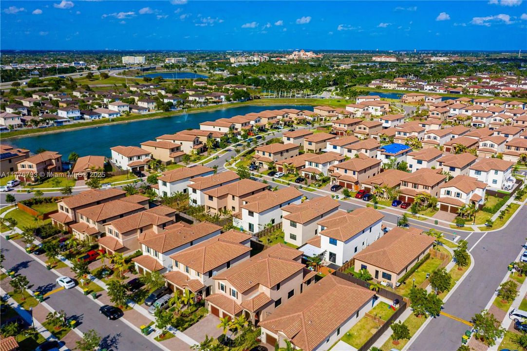 Recently Rented: $3,900 (5 beds, 3 baths, 2894 Square Feet)