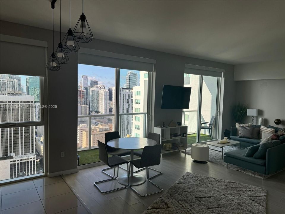 出租: $3,800 (0 贝兹, 1 浴室, 632 平方英尺)