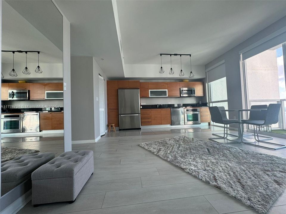 出租: $3,800 (0 贝兹, 1 浴室, 632 平方英尺)