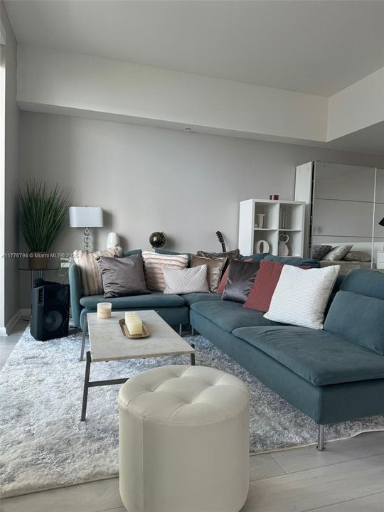 出租: $3,800 (0 贝兹, 1 浴室, 632 平方英尺)