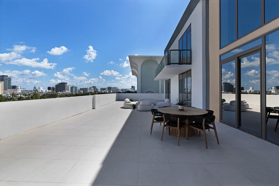 For Sale: $2,290,000 (2 beds, 2 baths, 1434 Square Feet)