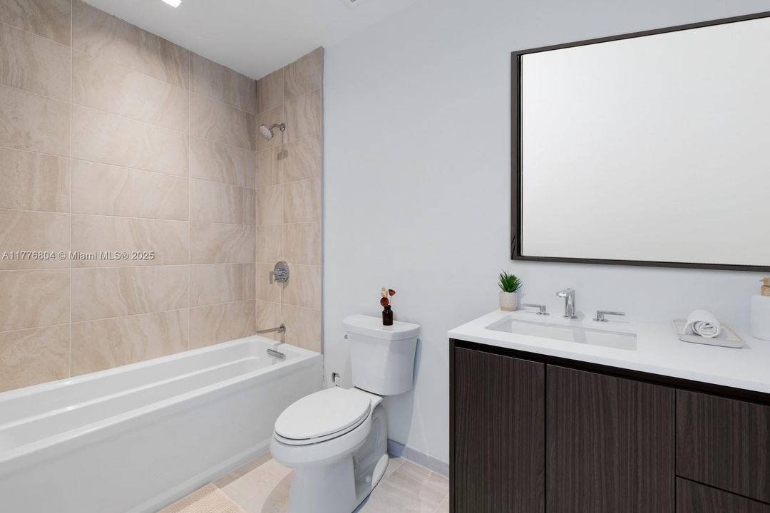 For Sale: $2,290,000 (2 beds, 2 baths, 1434 Square Feet)