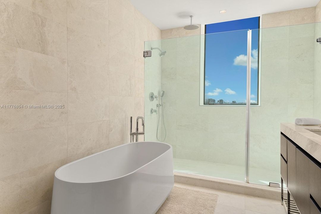 For Sale: $2,290,000 (2 beds, 2 baths, 1434 Square Feet)