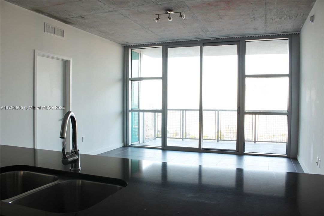 For Sale: $750,000 (2 beds, 2 baths, 1142 Square Feet)