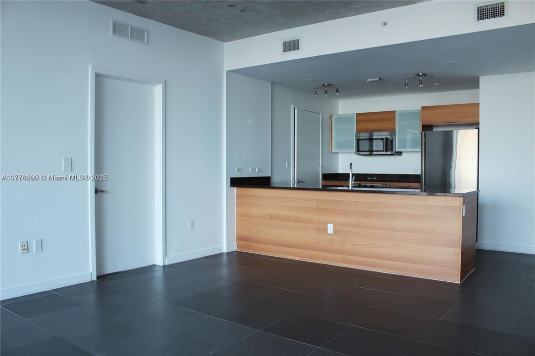 For Sale: $750,000 (2 beds, 2 baths, 1142 Square Feet)