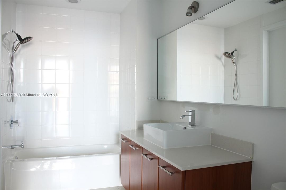 For Sale: $750,000 (2 beds, 2 baths, 1142 Square Feet)