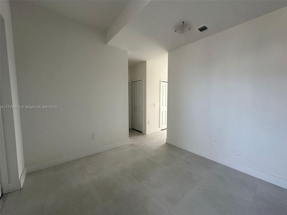 Recently Rented: $2,550 (3 beds, 2 baths, 0 Square Feet)