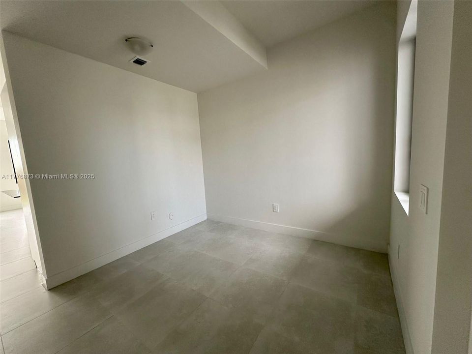 Recently Rented: $2,550 (3 beds, 2 baths, 0 Square Feet)