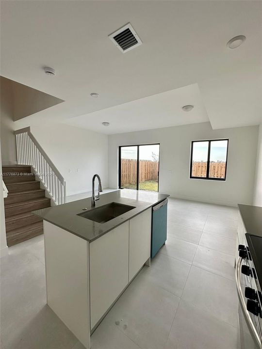 Recently Rented: $2,550 (3 beds, 2 baths, 0 Square Feet)