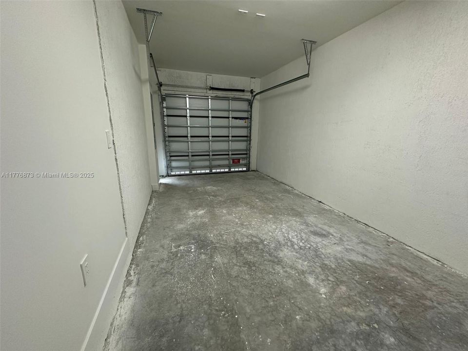 Recently Rented: $2,550 (3 beds, 2 baths, 0 Square Feet)