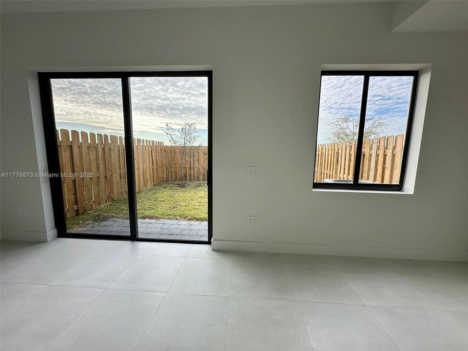 Recently Rented: $2,550 (3 beds, 2 baths, 0 Square Feet)