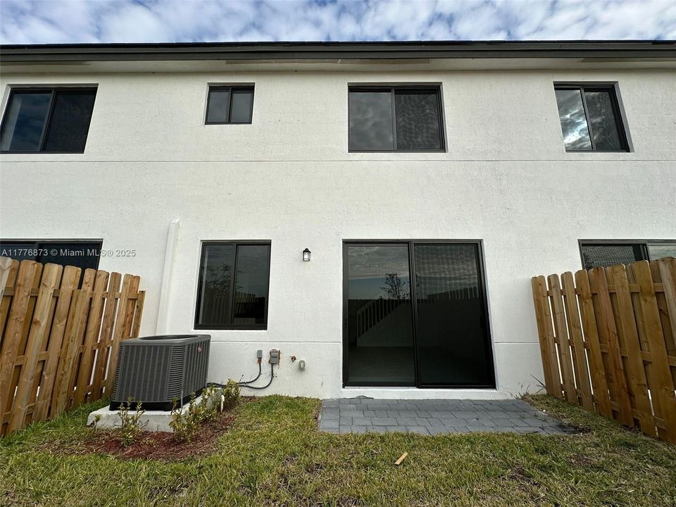 Recently Rented: $2,550 (3 beds, 2 baths, 0 Square Feet)