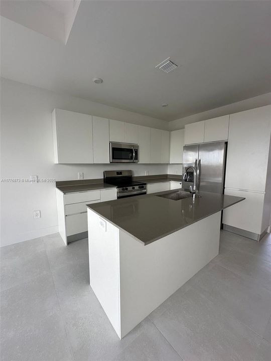 Recently Rented: $2,550 (3 beds, 2 baths, 0 Square Feet)