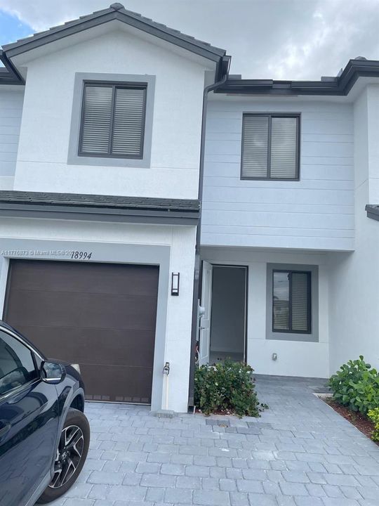 Recently Rented: $2,550 (3 beds, 2 baths, 0 Square Feet)