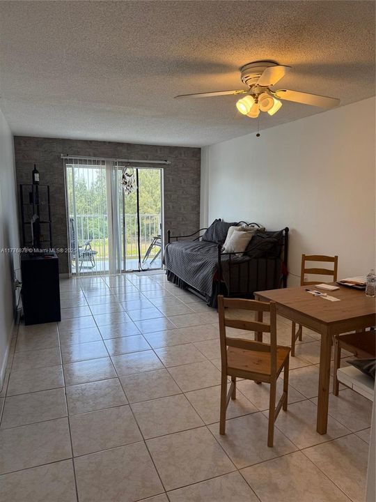 Vendido Recientemente: $145,000 (1 camas, 1 baños, 658 Pies cuadrados)