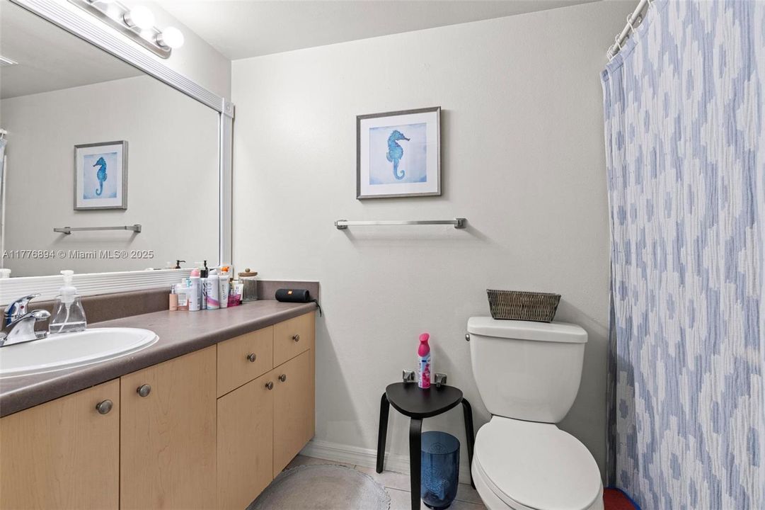 Vendido Recientemente: $345,000 (2 camas, 2 baños, 1080 Pies cuadrados)