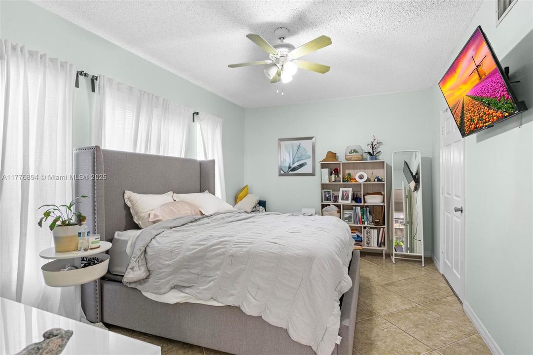 Vendido Recientemente: $345,000 (2 camas, 2 baños, 1080 Pies cuadrados)