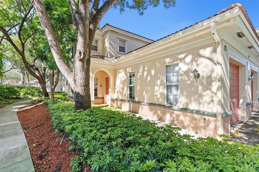 Vendido Recientemente: $345,000 (2 camas, 2 baños, 1080 Pies cuadrados)