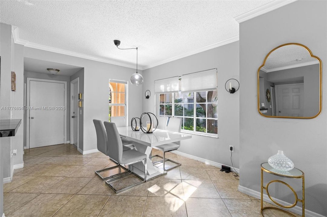 Vendido Recientemente: $345,000 (2 camas, 2 baños, 1080 Pies cuadrados)