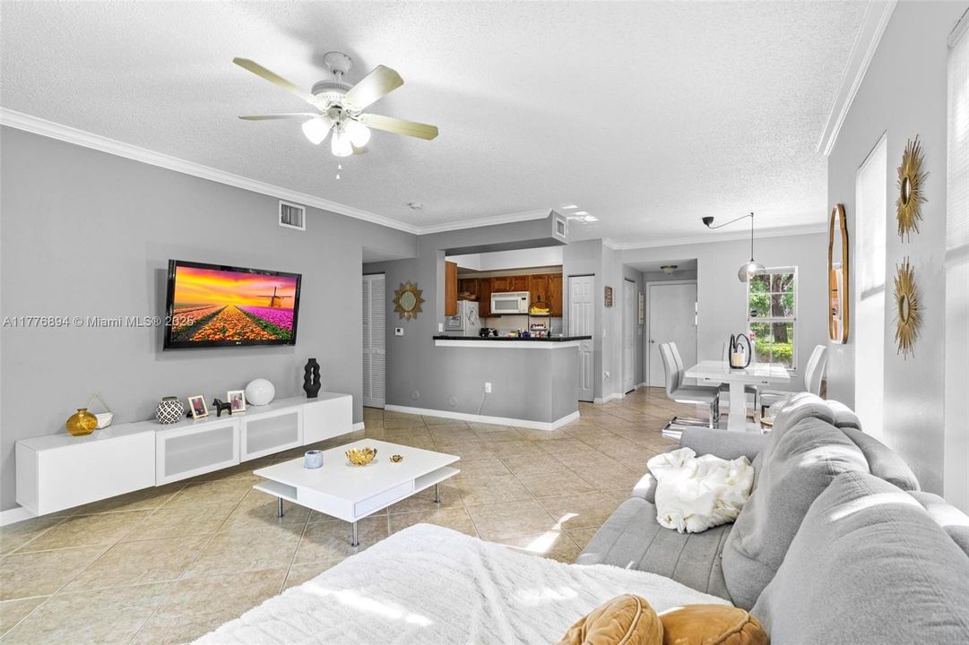 Vendido Recientemente: $345,000 (2 camas, 2 baños, 1080 Pies cuadrados)