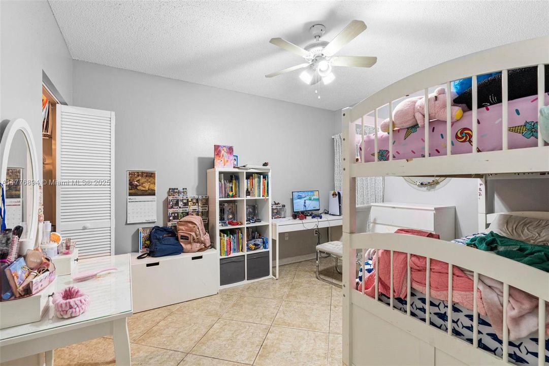 Vendido Recientemente: $345,000 (2 camas, 2 baños, 1080 Pies cuadrados)