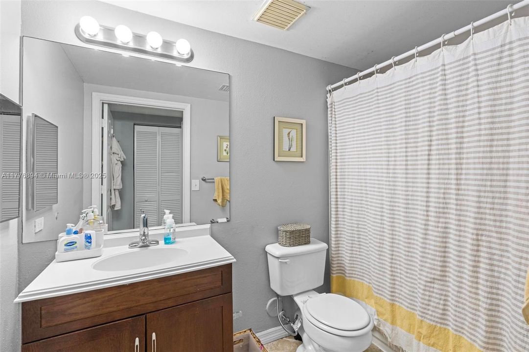 Vendido Recientemente: $345,000 (2 camas, 2 baños, 1080 Pies cuadrados)