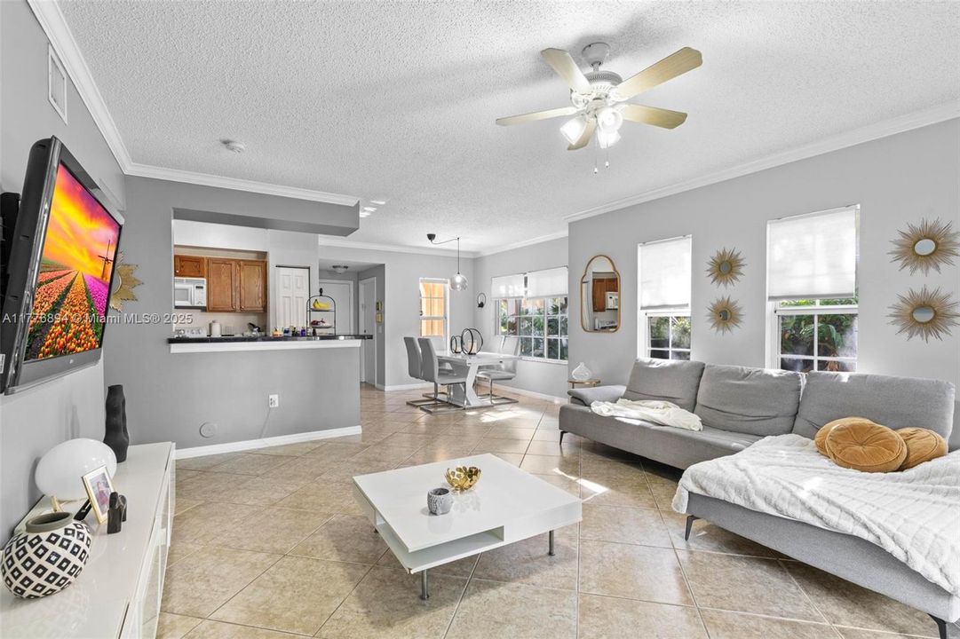 Vendido Recientemente: $345,000 (2 camas, 2 baños, 1080 Pies cuadrados)