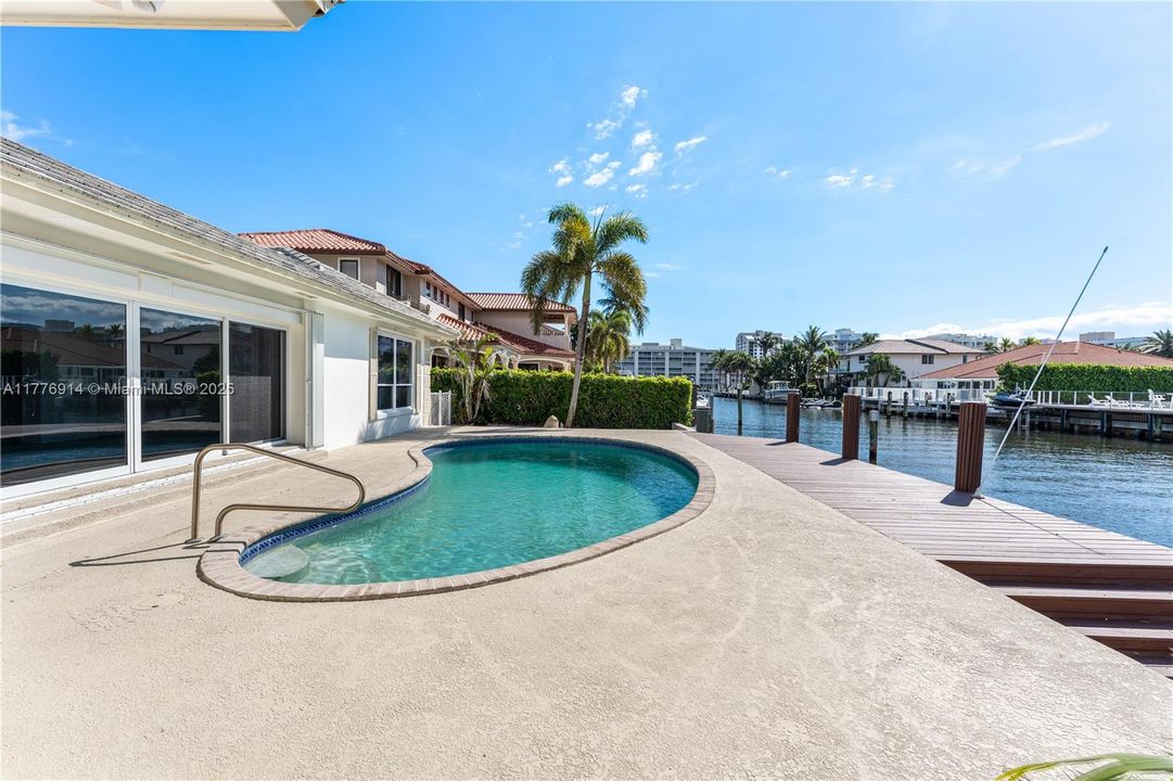 En Venta: $4,800,000 (3 camas, 4 baños, 3312 Pies cuadrados)