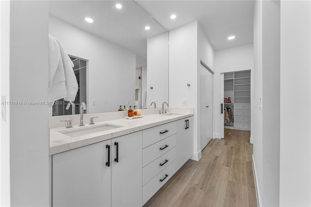 En Venta: $4,800,000 (3 camas, 4 baños, 3312 Pies cuadrados)