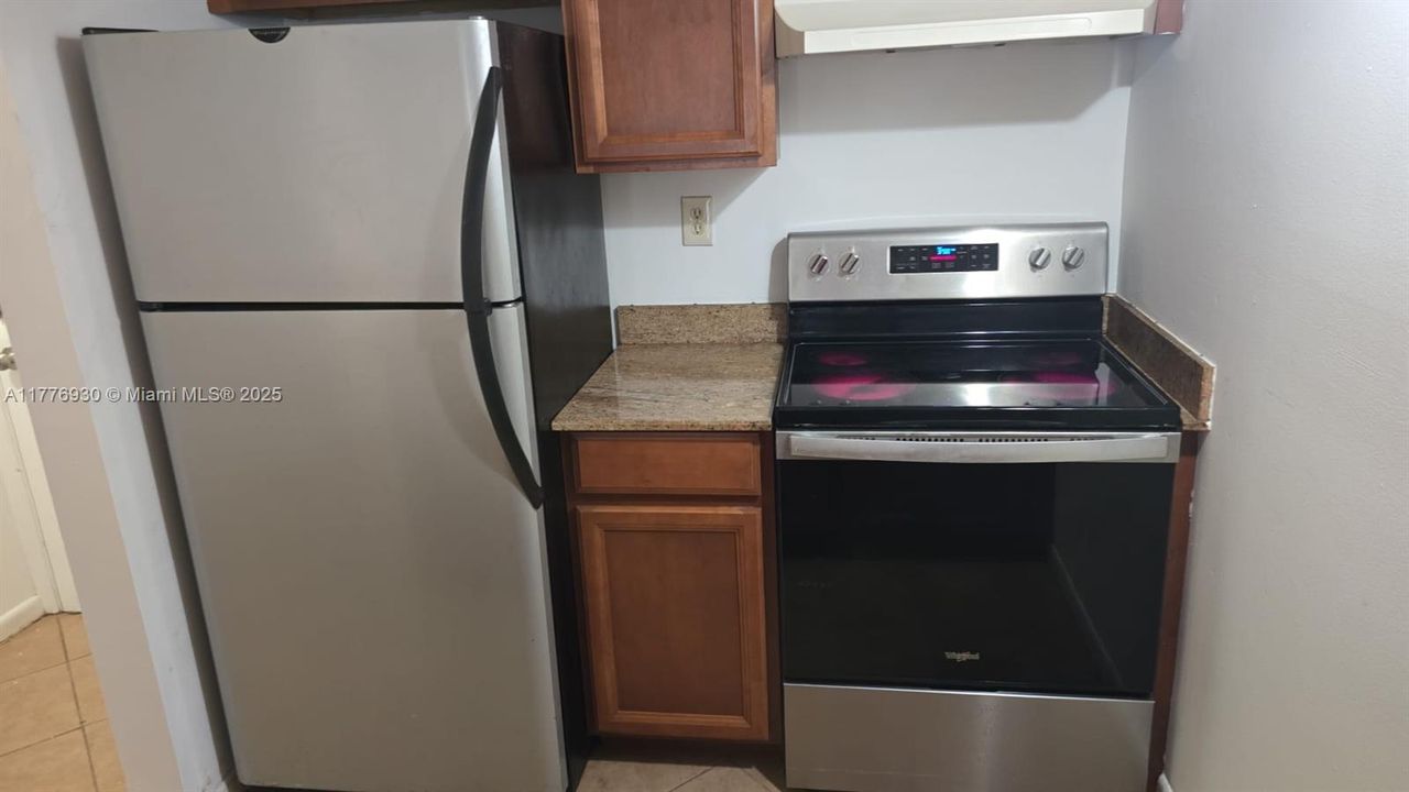 Под контрактом: $1,350 (1 спален, 1 ванн, 619 Квадратных фут)