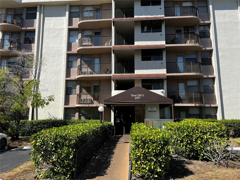 Под контрактом: $1,350 (1 спален, 1 ванн, 619 Квадратных фут)