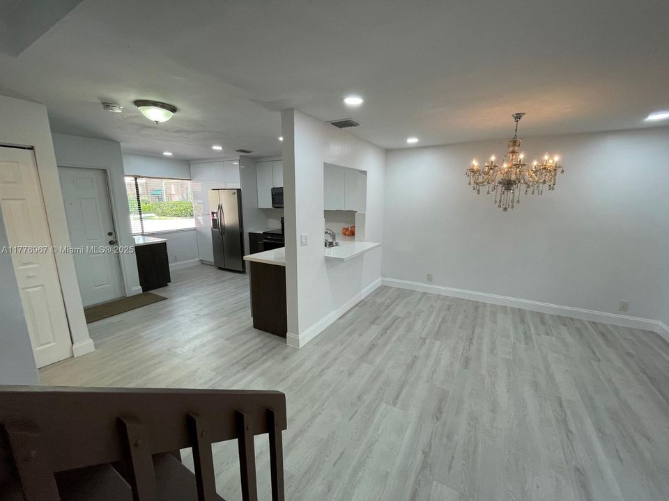 Activo con contrato: $349,900 (3 camas, 2 baños, 1604 Pies cuadrados)