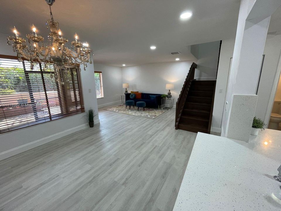 Activo con contrato: $349,900 (3 camas, 2 baños, 1604 Pies cuadrados)