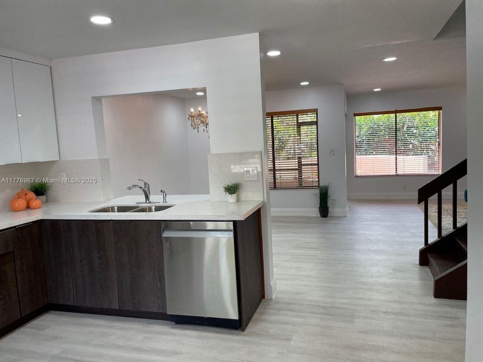 Activo con contrato: $349,900 (3 camas, 2 baños, 1604 Pies cuadrados)