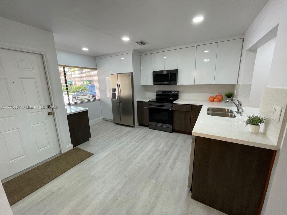 Activo con contrato: $349,900 (3 camas, 2 baños, 1604 Pies cuadrados)