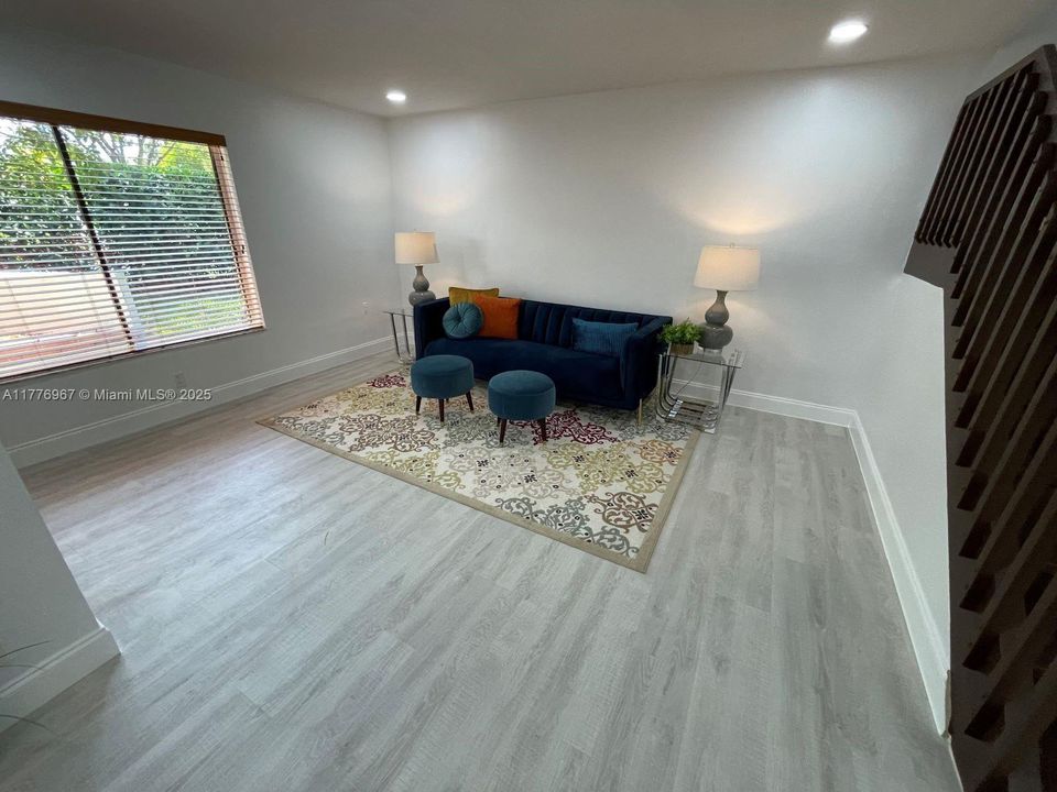 Activo con contrato: $349,900 (3 camas, 2 baños, 1604 Pies cuadrados)