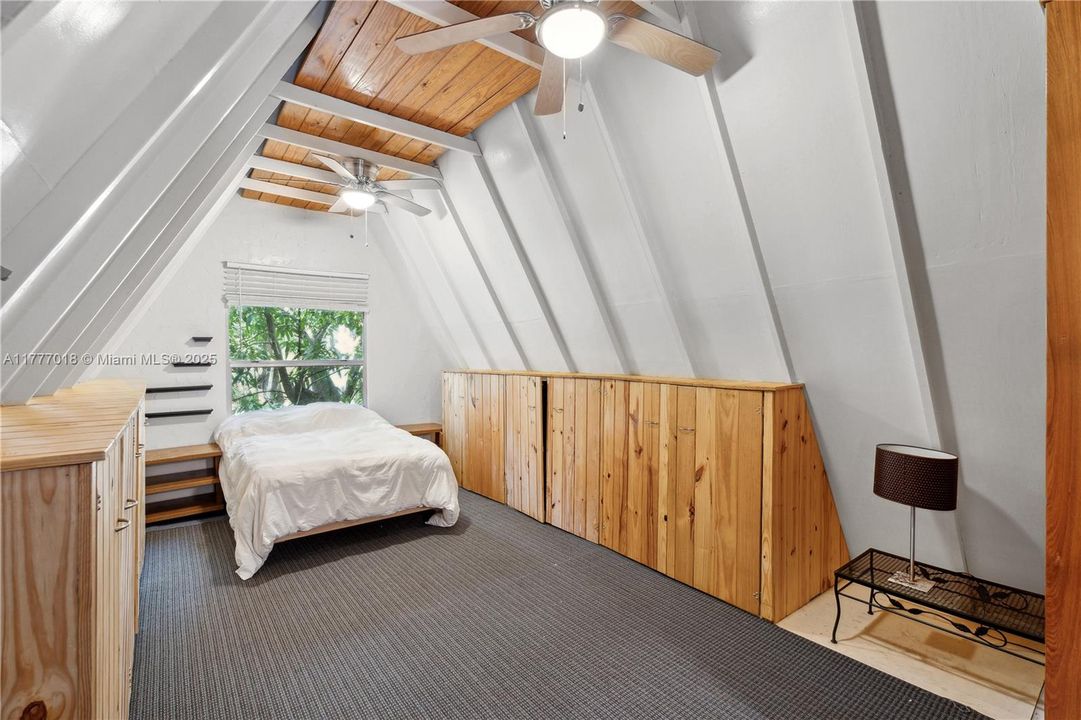 For Sale: $3,400,000 (0.38 acres)