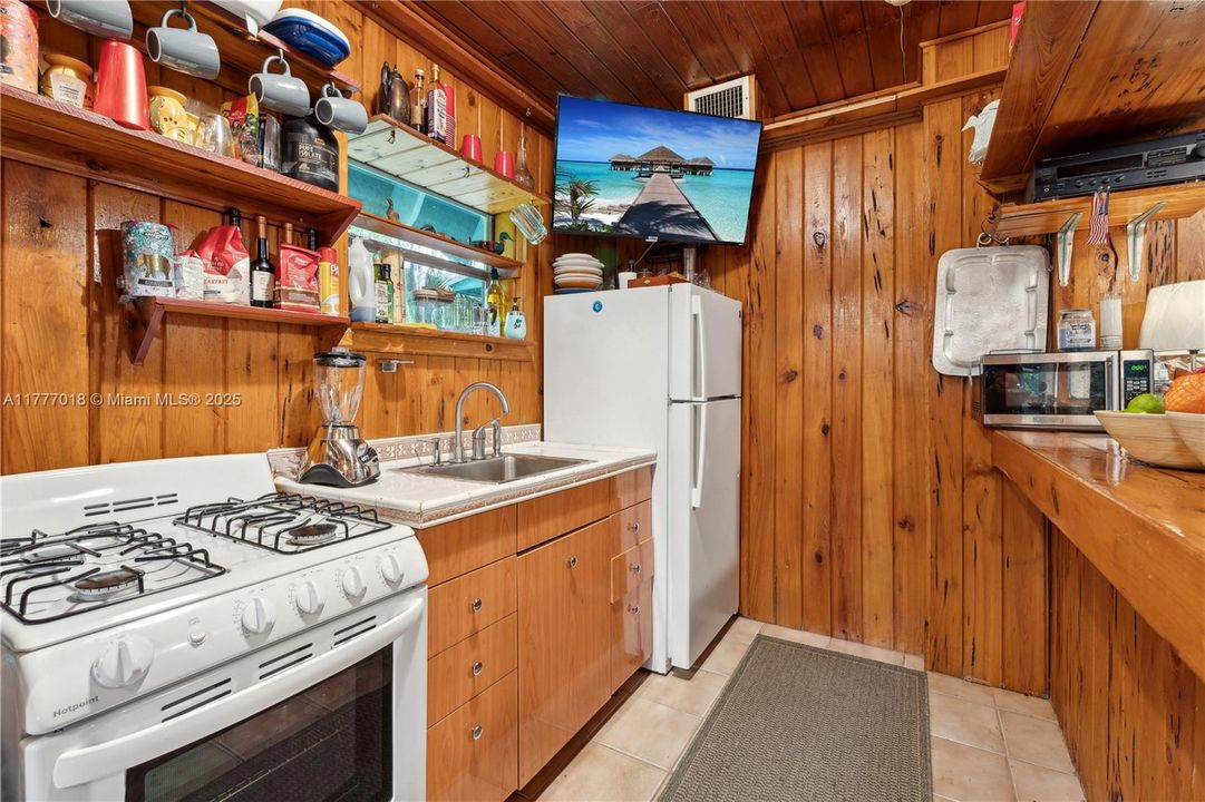 For Sale: $3,400,000 (0.38 acres)