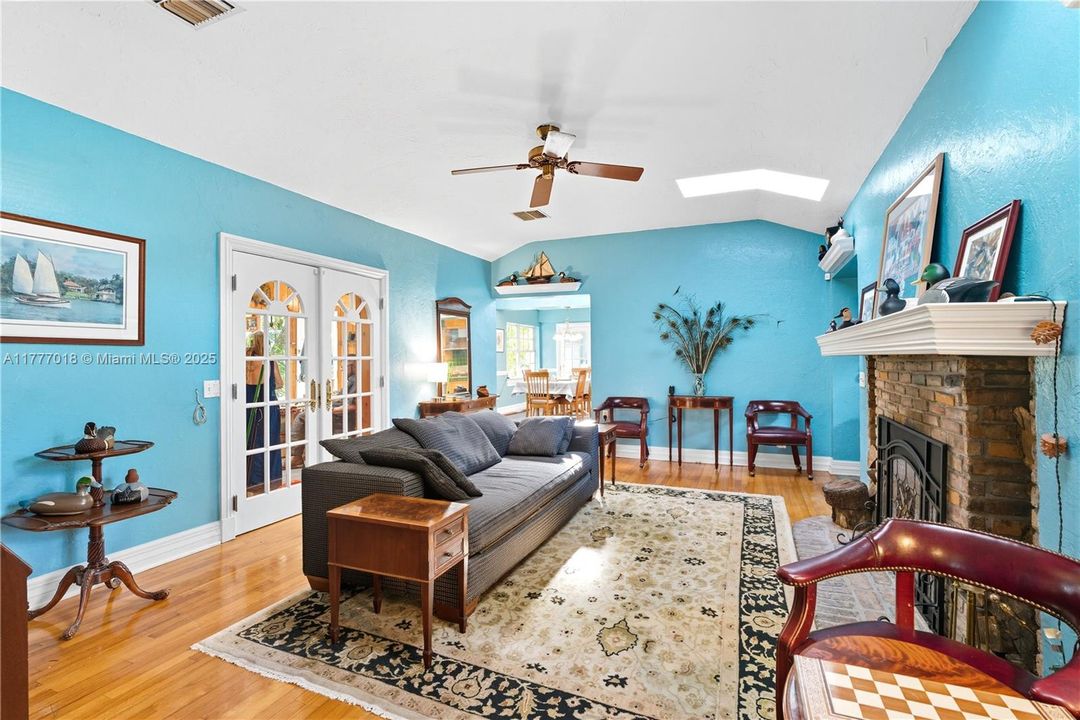 For Sale: $3,400,000 (0.38 acres)