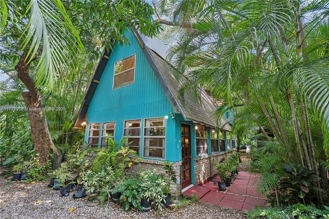 For Sale: $3,400,000 (0.38 acres)