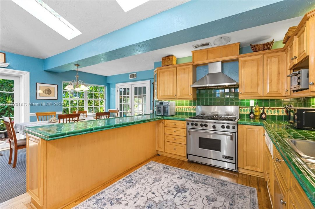 For Sale: $3,400,000 (0.38 acres)