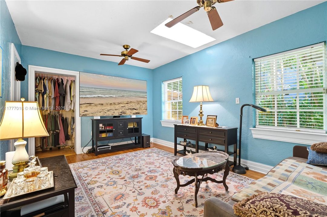 For Sale: $3,400,000 (0.38 acres)