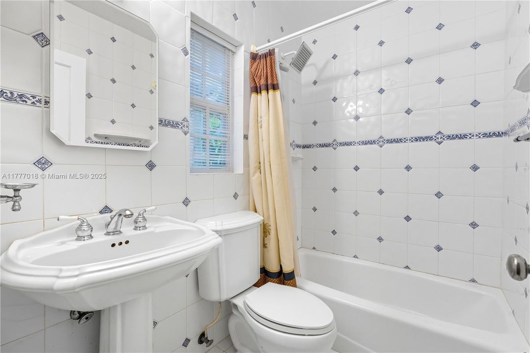 For Sale: $3,400,000 (0.38 acres)