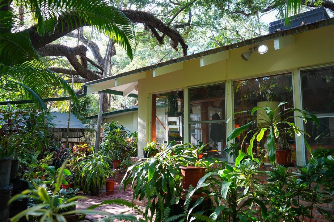 For Sale: $3,400,000 (0.38 acres)