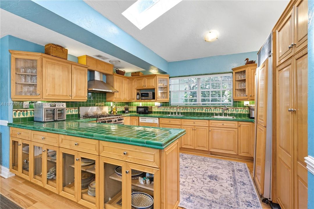 For Sale: $3,400,000 (0.38 acres)