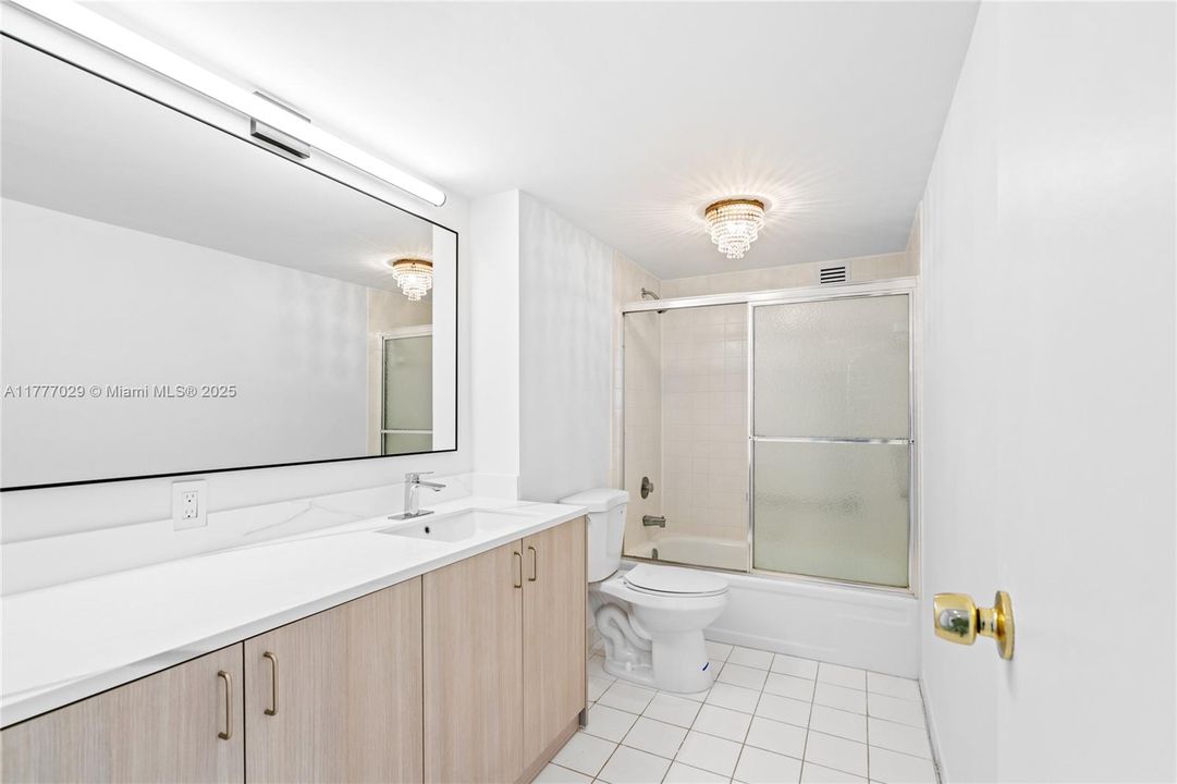 Vendido Recientemente: $289,000 (2 camas, 2 baños, 1400 Pies cuadrados)