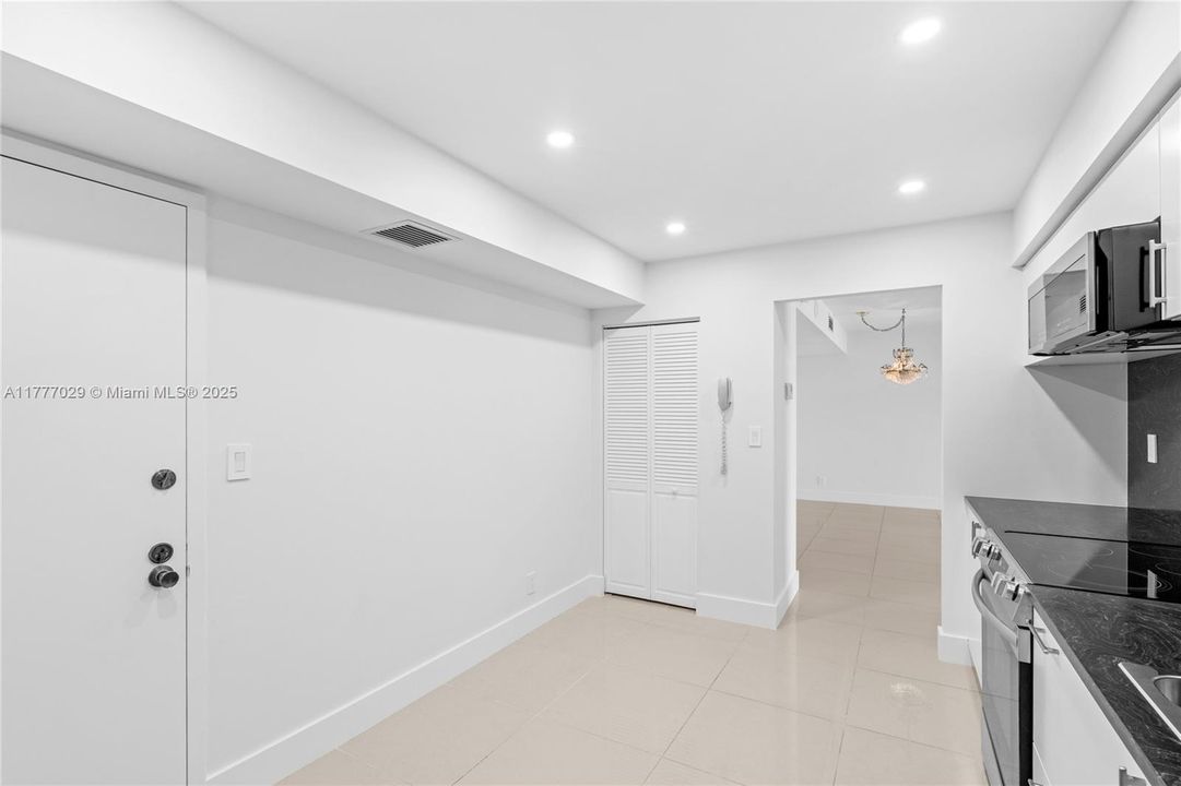 Vendido Recientemente: $289,000 (2 camas, 2 baños, 1400 Pies cuadrados)