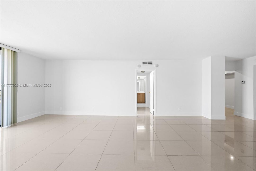 Vendido Recientemente: $289,000 (2 camas, 2 baños, 1400 Pies cuadrados)