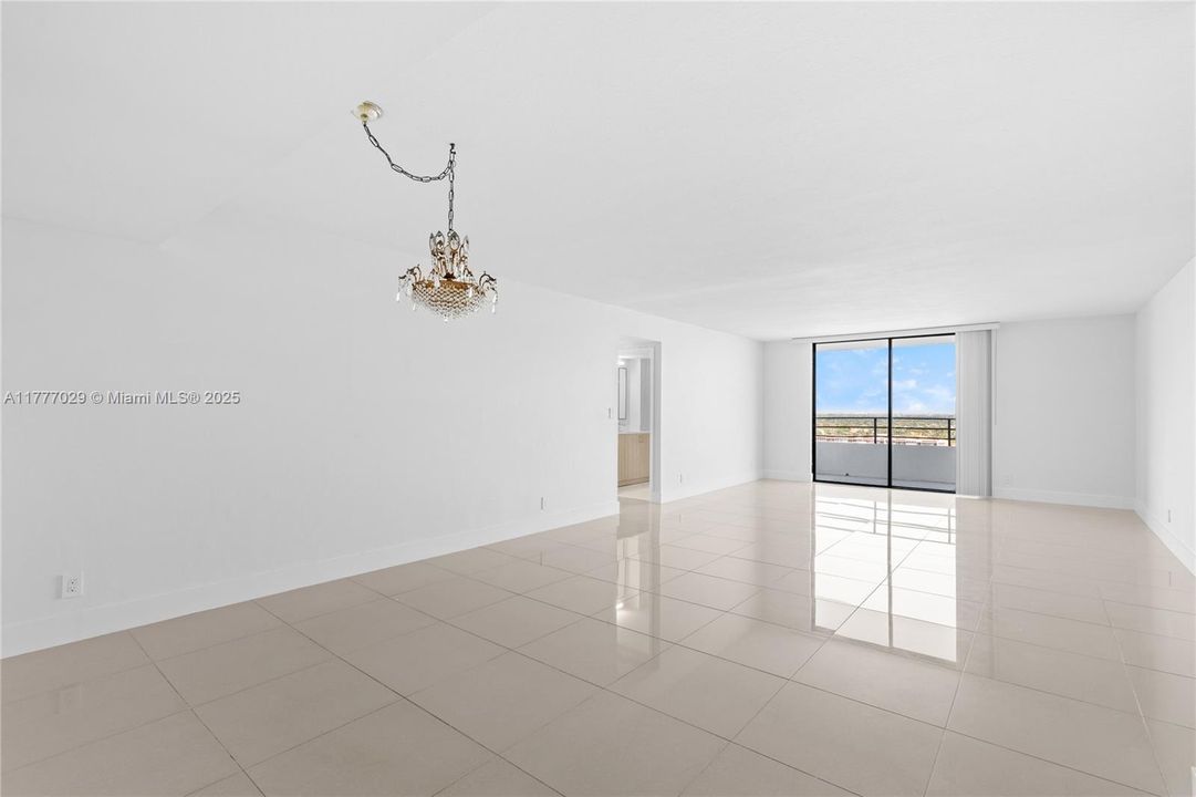 Vendido Recientemente: $289,000 (2 camas, 2 baños, 1400 Pies cuadrados)